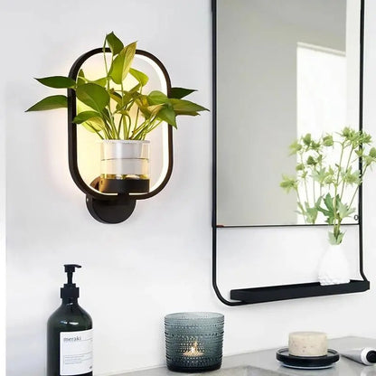 LuminaGreen - Elegant vegglampe med planteholder