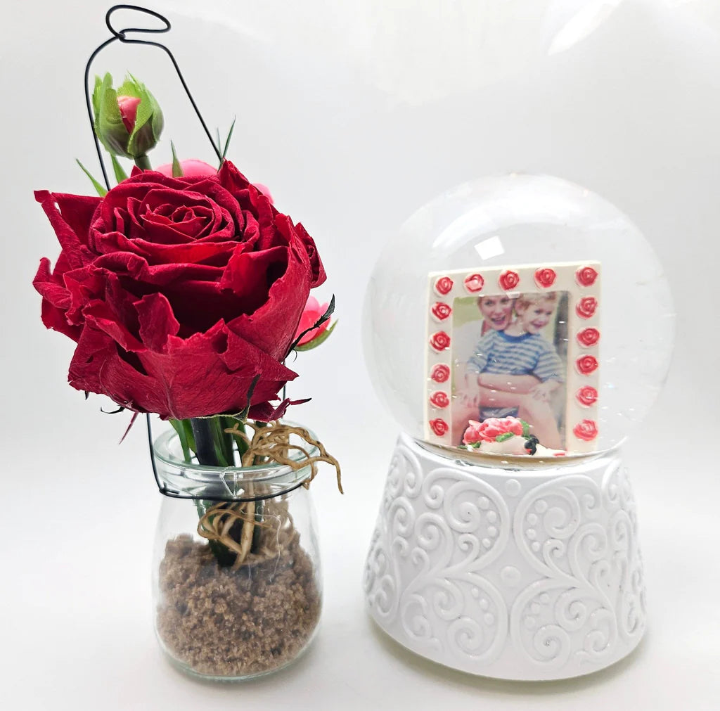 BlossomCraft - Tilpassbart snøkulesett med rosenramme og fotodisplay
