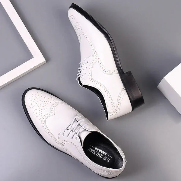 Sebastian - Brogue detaljer kjolesko med rund tå design