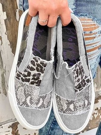 Nicole - Uformelle slip on loafers med camo trykk og slitesterk såle