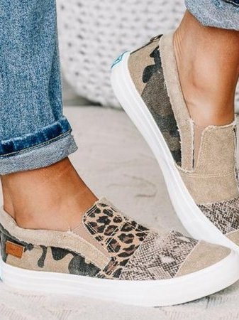 Nicole - Uformelle slip on loafers med camo trykk og slitesterk såle