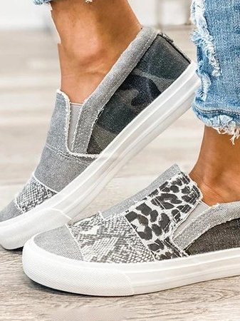 Nicole - Uformelle slip on loafers med camo trykk og slitesterk såle