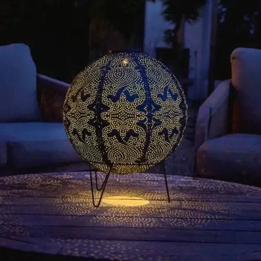 GlobeGlow - Solcellelykt med håndstanset Marrakech design