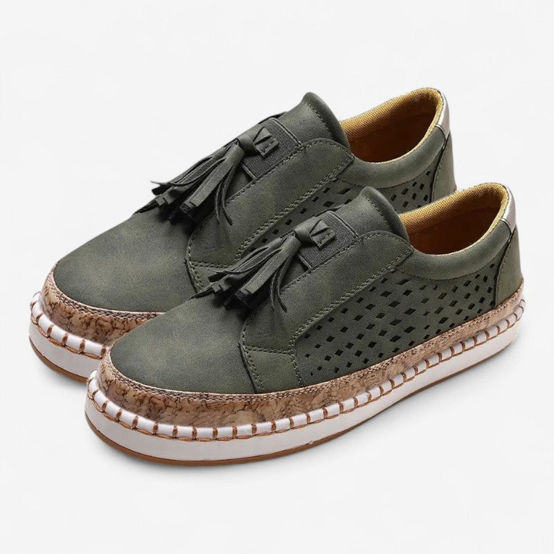 Synne – Slip on sneakers med rund tå og duskdetaljer