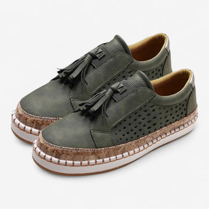 Synne – Slip on sneakers med rund tå og duskdetaljer