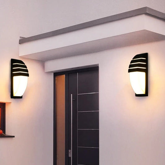 LumeArc - Moderne Utendørs Vegglampe med Elegant Buet Design