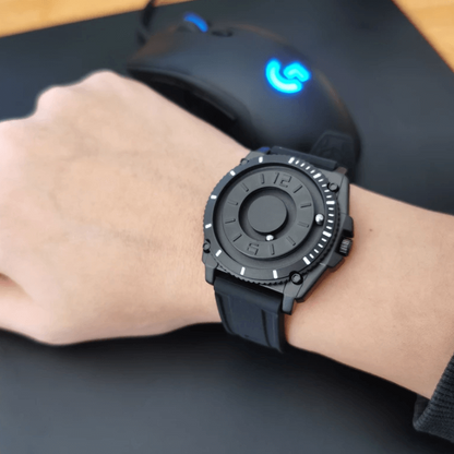 Thomas - Kuleklokke med nyskapende berøringstidsfortelling og sleek design