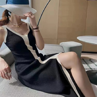 StyleForm - Ermeløs kjole med V-hals og flatterende og komfortabel passform