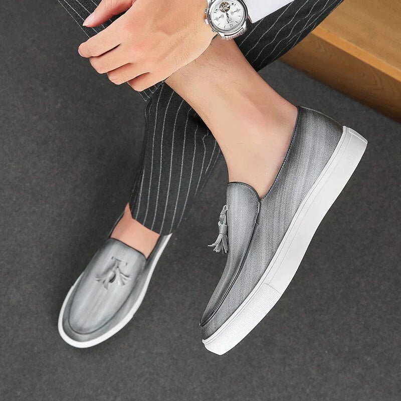 Thomas - Slip-on loafers med duskdetaljer og kontrastfarget hvit såle