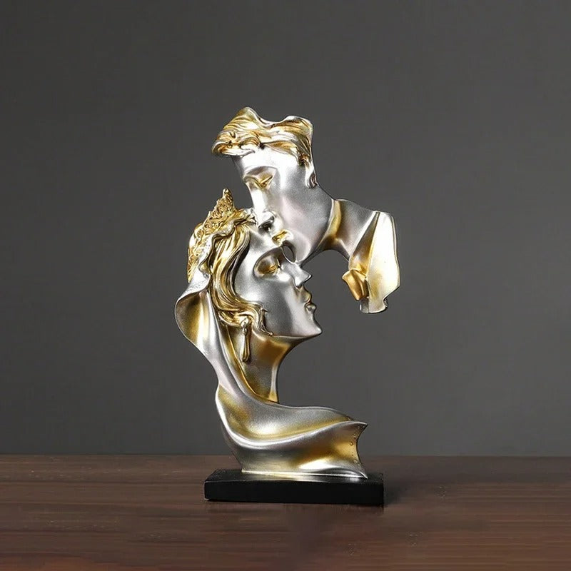 LovePicture - Elegant skulptur av et kyssende par, som symboliserer romantikk