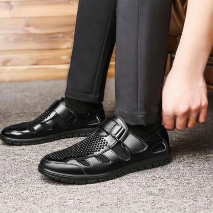 Steven - Sandaler med lukket tå med justerbar stropp og perforert overdel