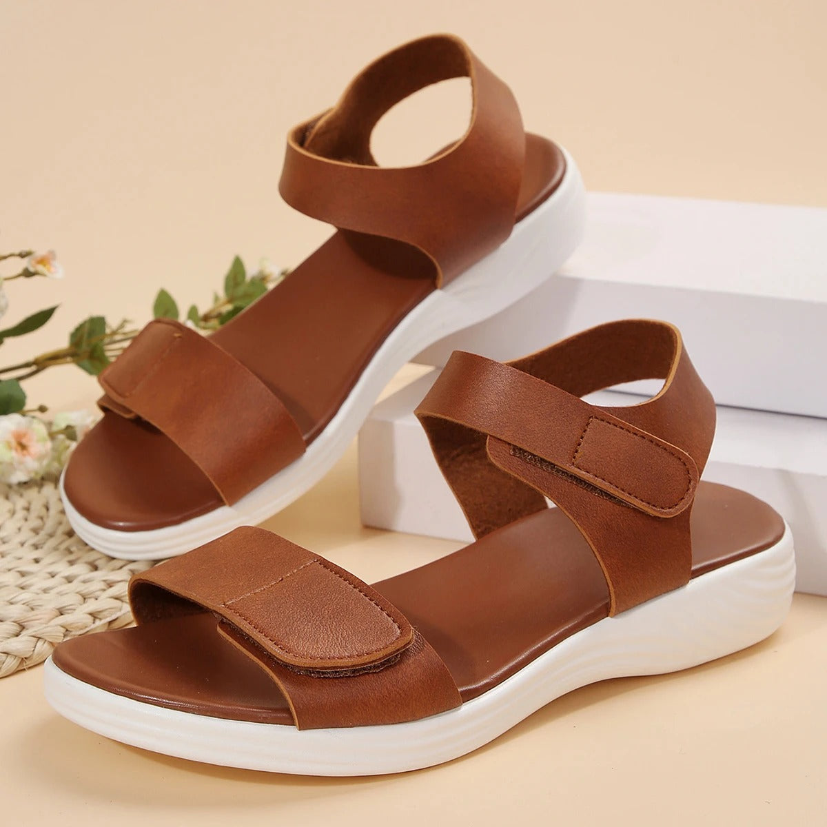 Maya - Sandaler med justerbare remmer og åpen tå