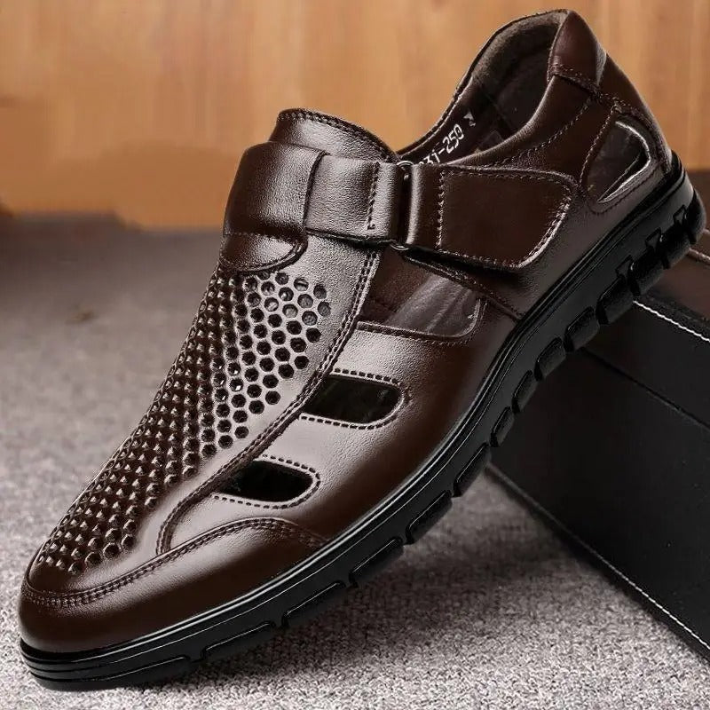 Steven - Sandaler med lukket tå med justerbar stropp og perforert overdel