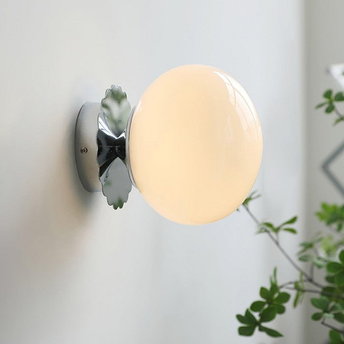 EchoLume - Elegant Glasskule Vegglampe for Stilfulle Innendørsrom