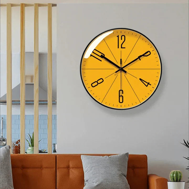 LuxeNord - Elegant Veggklokke med Nordisk Design for Moderne Dekor