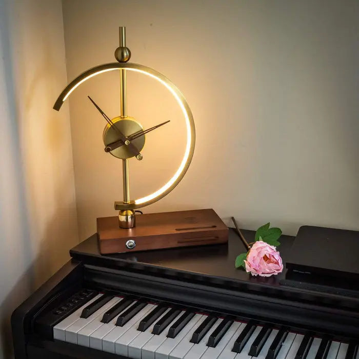 LumiTime - Smart bordlampe med klokke, dimbart lys og trådløs lading