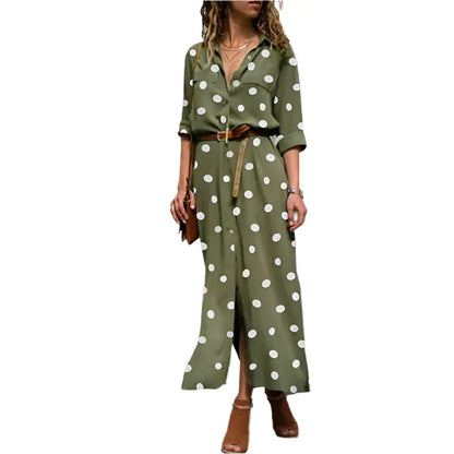 Helena - Elegant prikkete kjole med korte ermer og lett figursydd utforming