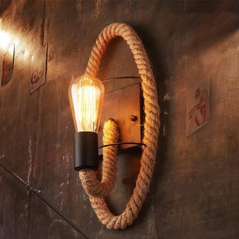 RetroGlow - Robust Vintage Vegglampe med Avslappende Atmosfære