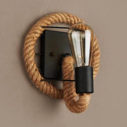 RetroGlow - Robust Vintage Vegglampe med Avslappende Atmosfære