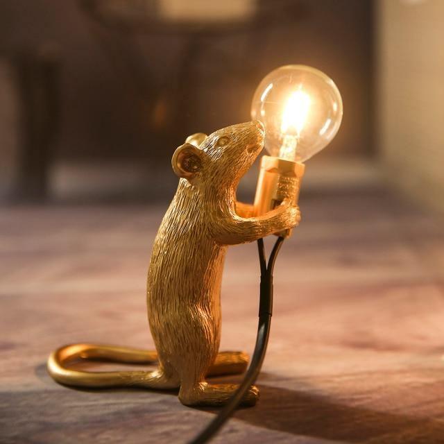GlowNest - Sjarmerende LED lampe i Museform for Dekor og Stemning