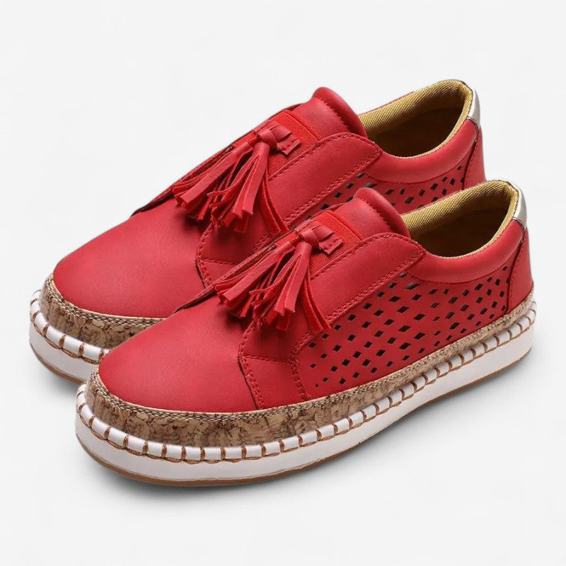 Synne – Slip on sneakers med rund tå og duskdetaljer