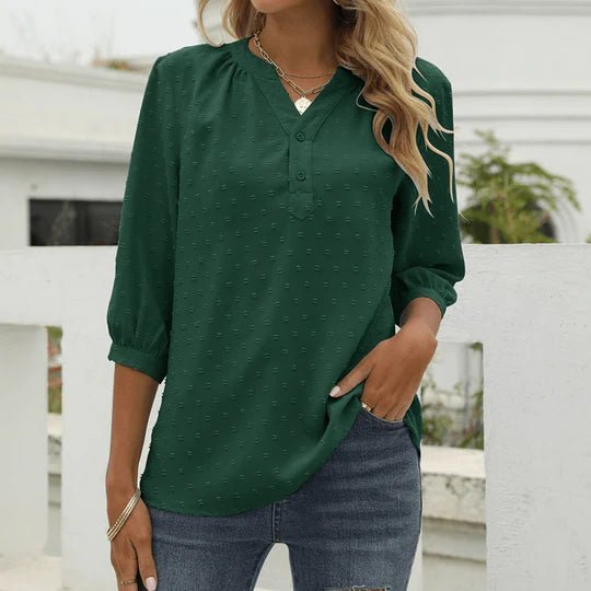 Linde - Trendy bluse med sveitsiske prikker og elegant V-hals