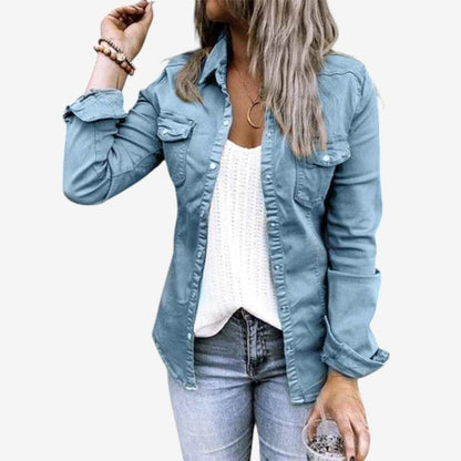 Regina - Langermet Jakke med Knappelukking og Brystlommer