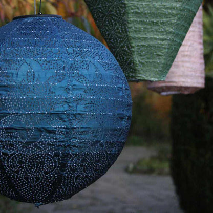 GlobeGlow - Solcellelykt med håndstanset Marrakech design