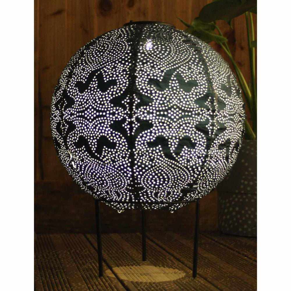GlobeGlow - Solcellelykt med håndstanset Marrakech design