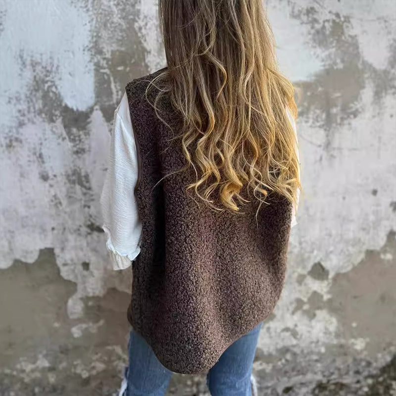 Sophia - Casual Vest med stor knappedetalj