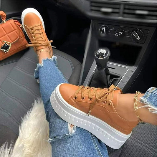 Sophie - Komfortable joggesko med snøring og tykk såle