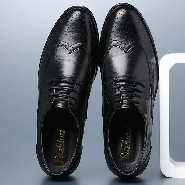 Sebastian - Brogue detaljer kjolesko med rund tå design