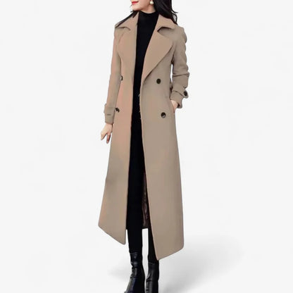 Laura – Langermet Frakk med Krage og Knappelukking