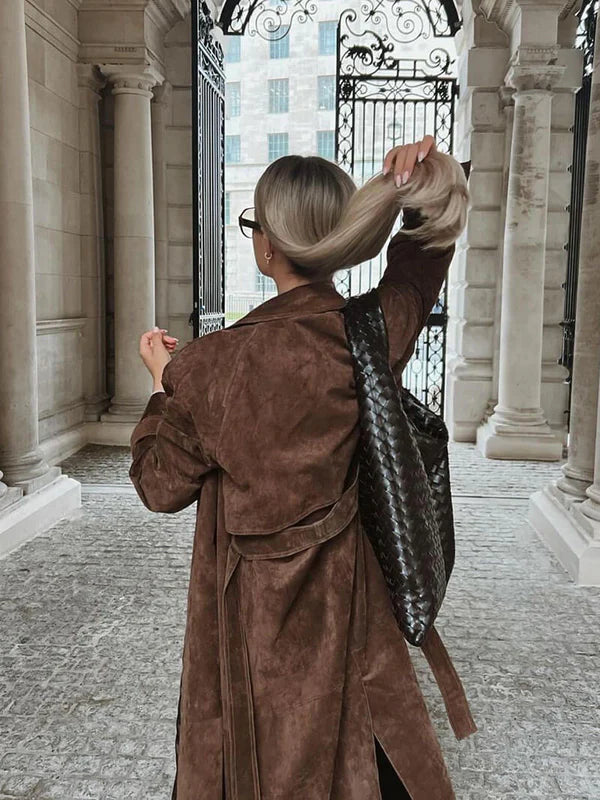 Isabelle - Moderne trenchcoat med dobbeltspent front og belte i midjen