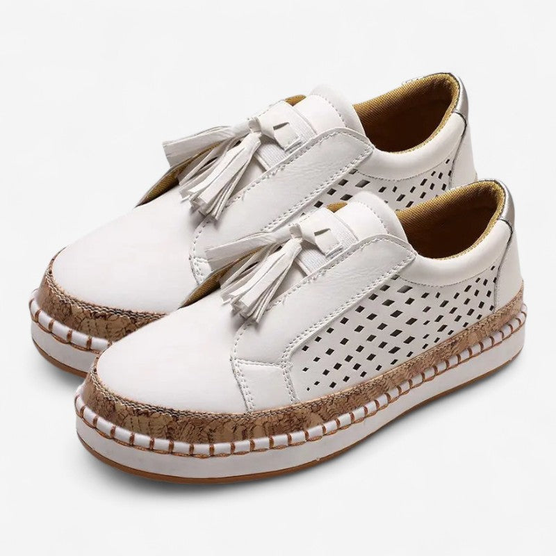 Synne – Slip on sneakers med rund tå og duskdetaljer