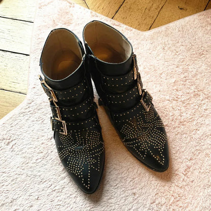 Thea - Ankelstøvler med nitteblomst for luksuriøs stil og komfortabel passform