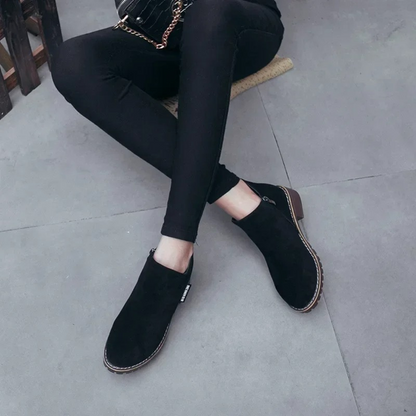 Olivia - Ankelstøvler i semsket skinn med solid hæl og spiss tå