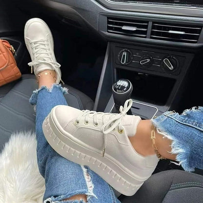 Sophie - Komfortable joggesko med snøring og tykk såle